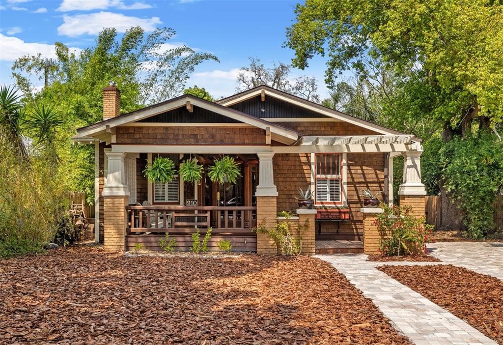 910 E SHADOWLAWN AVENUE TAMPA, FL 33603