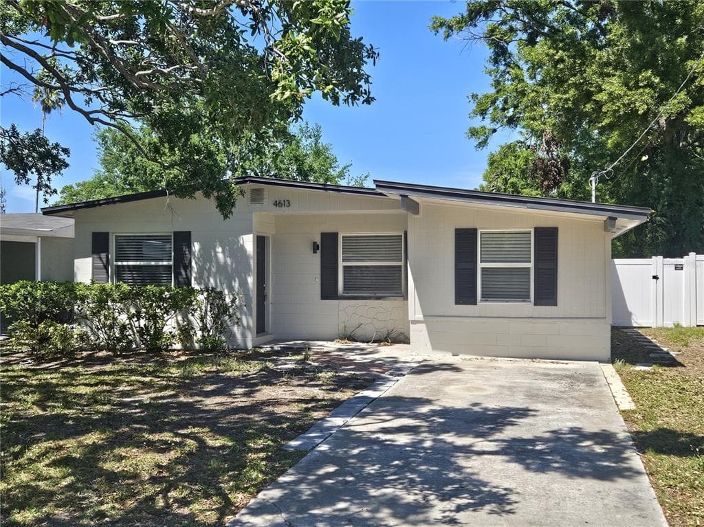 4613 W PAXTON AVENUE TAMPA, FL 33611