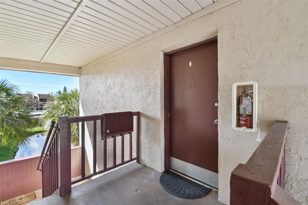 3828 N LAKE DRIVE UNIT 114 TAMPA, FL 33614