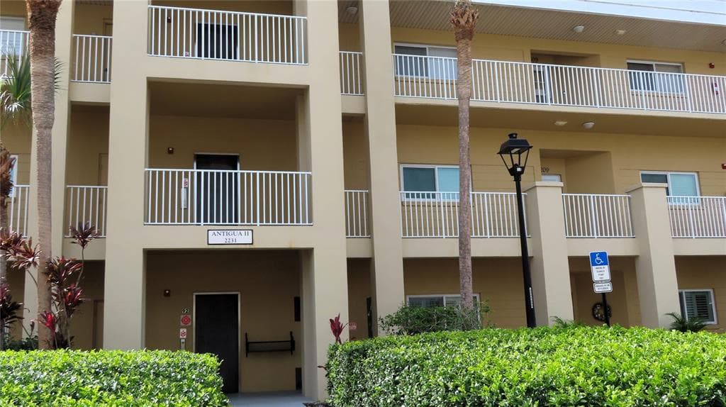 2231 UTOPIAN DRIVE E UNIT 203 CLEARWATER, FL 33763