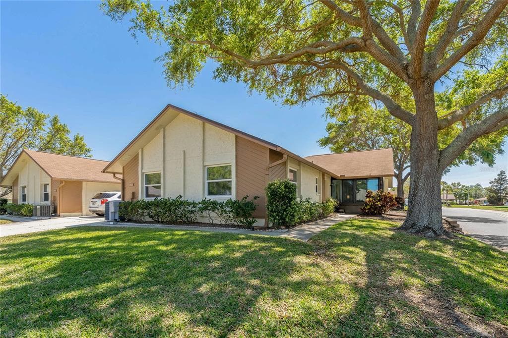 1365 CARLISLE COURT DUNEDIN, FL 34698