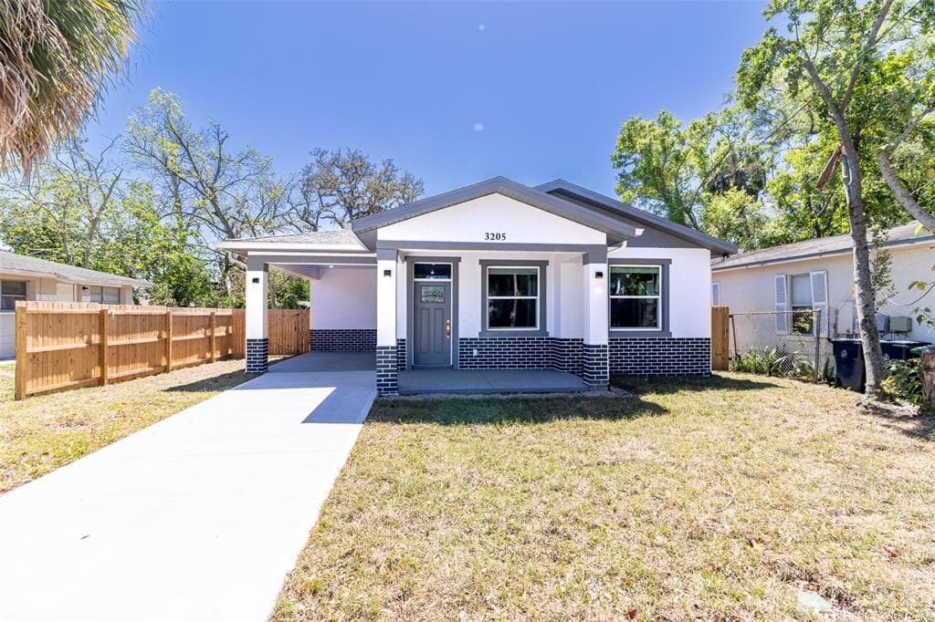 3205 E NORTH BAY STREET TAMPA, FL 33610