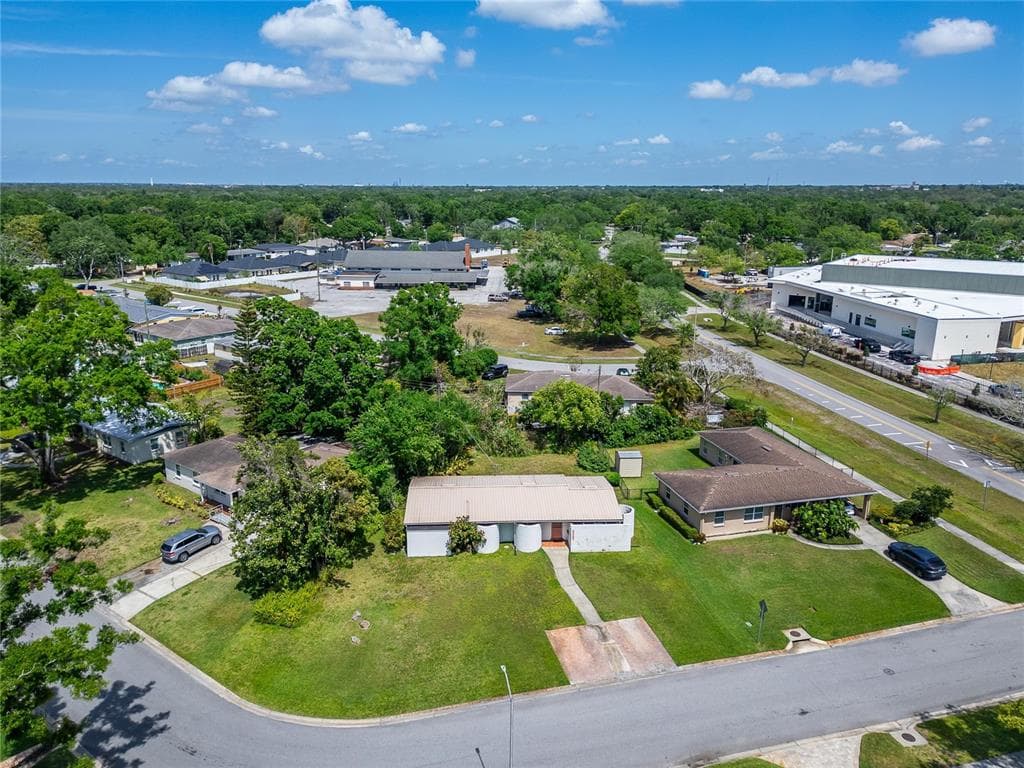 4805 N MENDENHALL DRIVE TAMPA, FL 33603