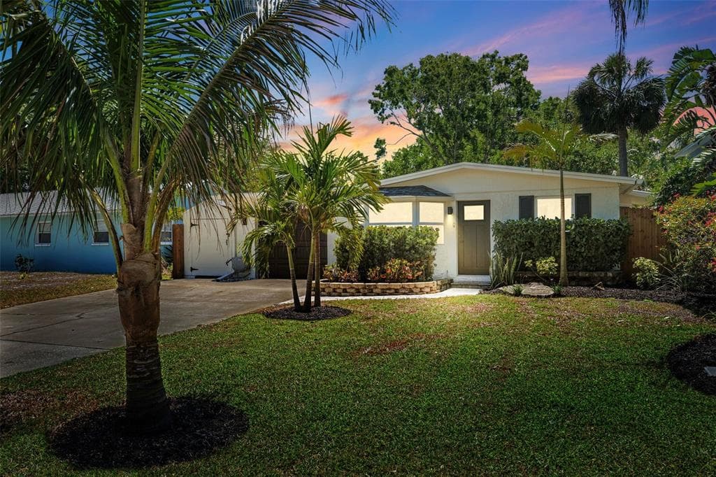 225 ONTARIO AVENUE CRYSTAL BEACH, FL 34681