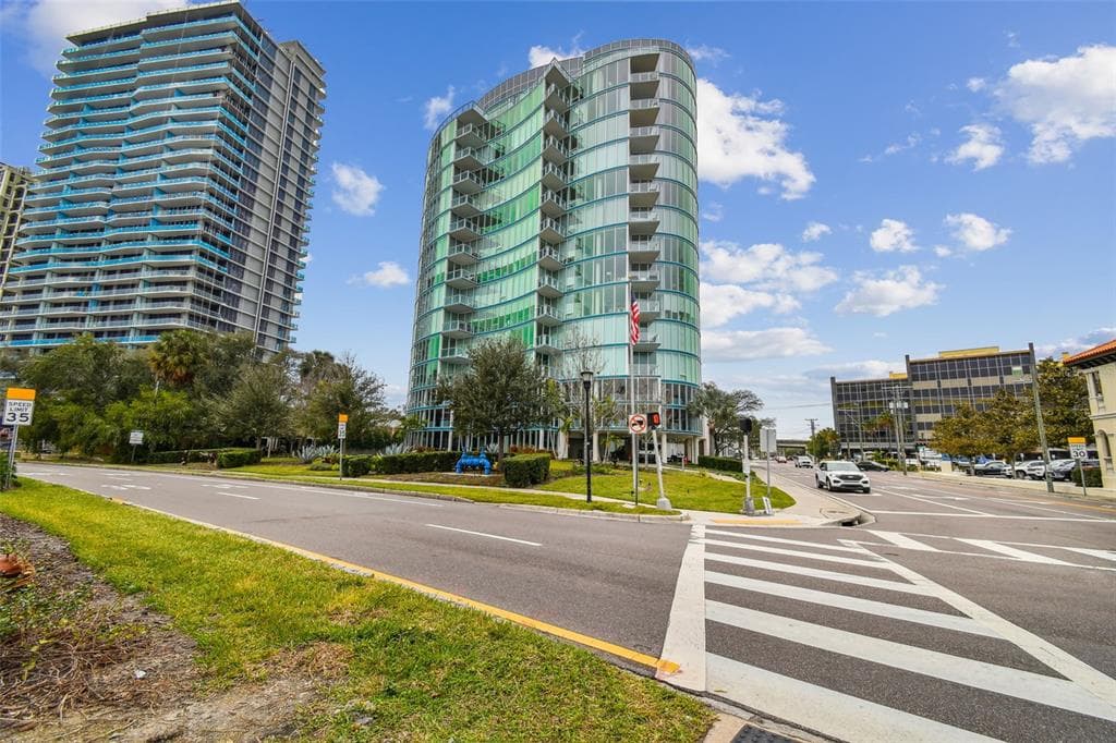 2900 W BAY TO BAY BOULEVARD UNIT 902 TAMPA, FL 33629