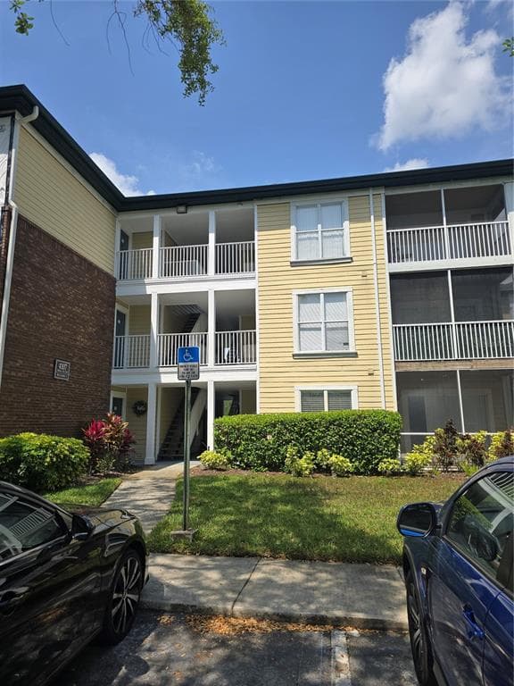 4107 CHATHAM OAK COURT UNIT 304 TAMPA, FL 33624