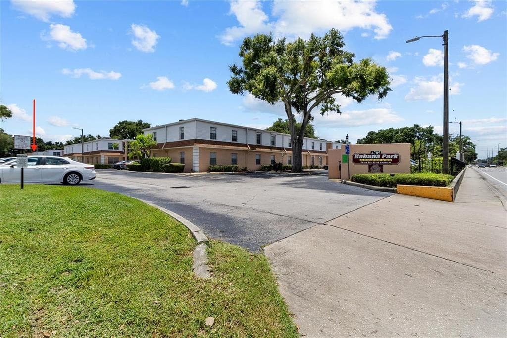 4702 MICHAEL COURT UNIT 137 TAMPA, FL 33614