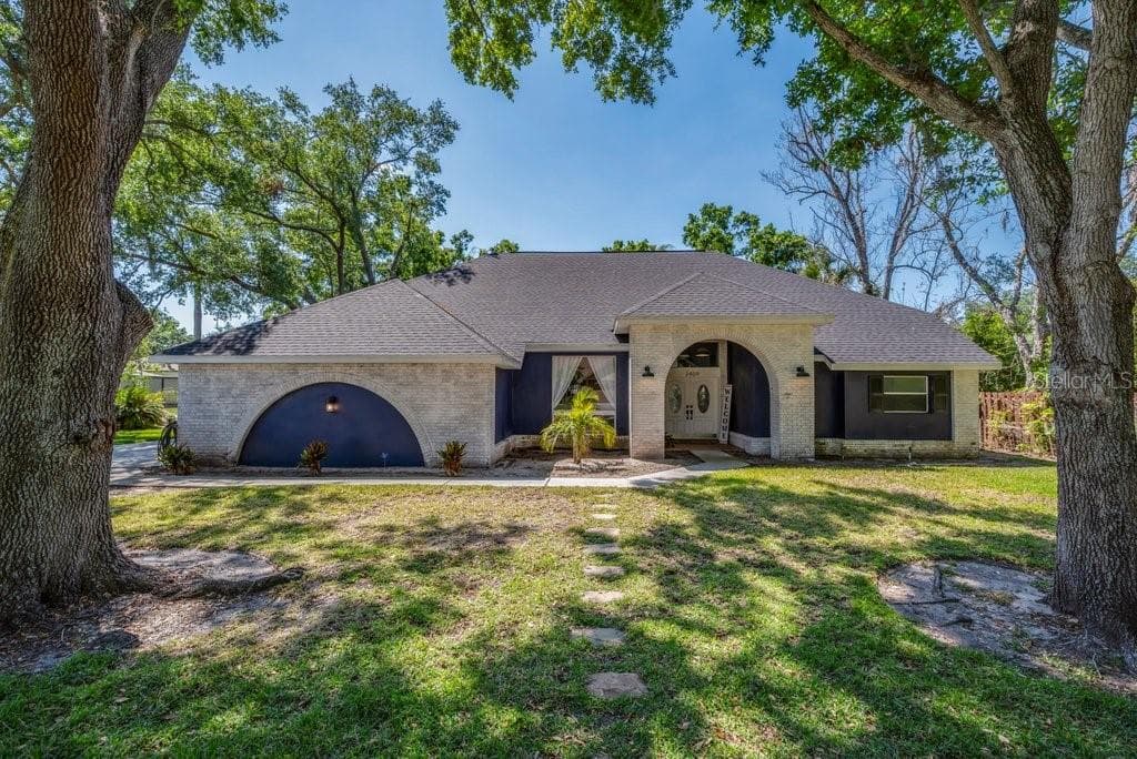2409 BUCKHORN RUN DRIVE VALRICO, FL 33596