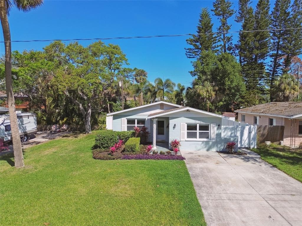 1775 MICHIGAN AVENUE NE ST PETERSBURG, FL 33703