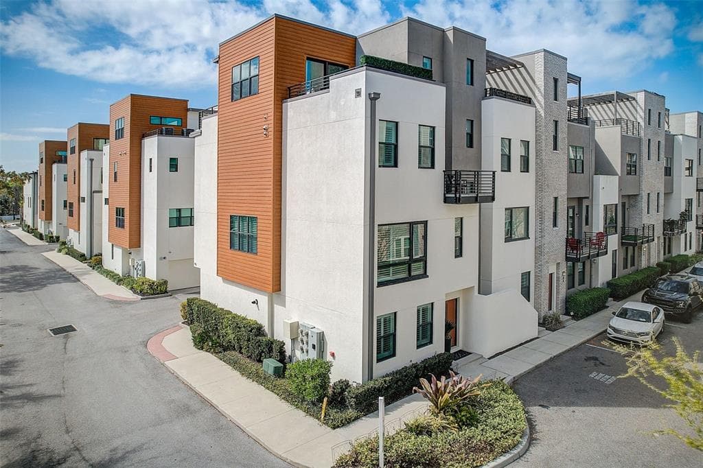 2511 N GRADY AVENUE UNIT 82 TAMPA, FL 33607