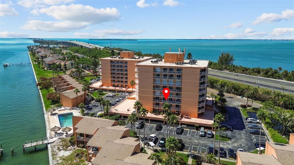 7430 SUNSHINE SKYWAY LANE S UNIT 402 ST PETERSBURG, FL 33711