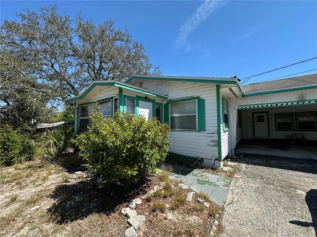 609 S. DISSTON AVE AVENUE TARPON SPRINGS, FL 34689