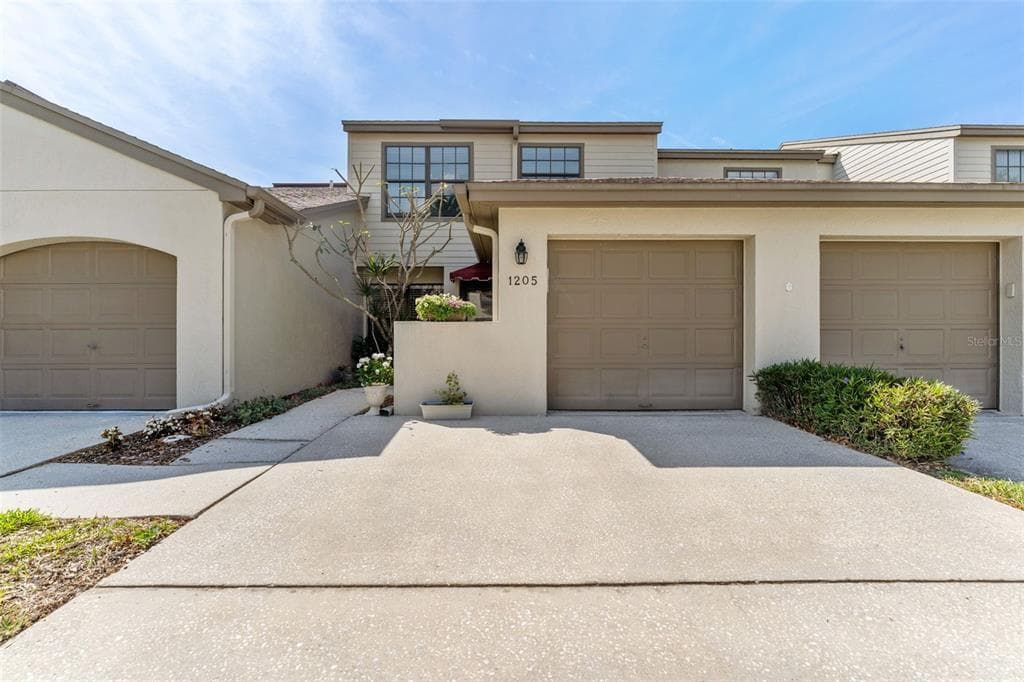 1205 HOUNDS RUN SAFETY HARBOR, FL 34695