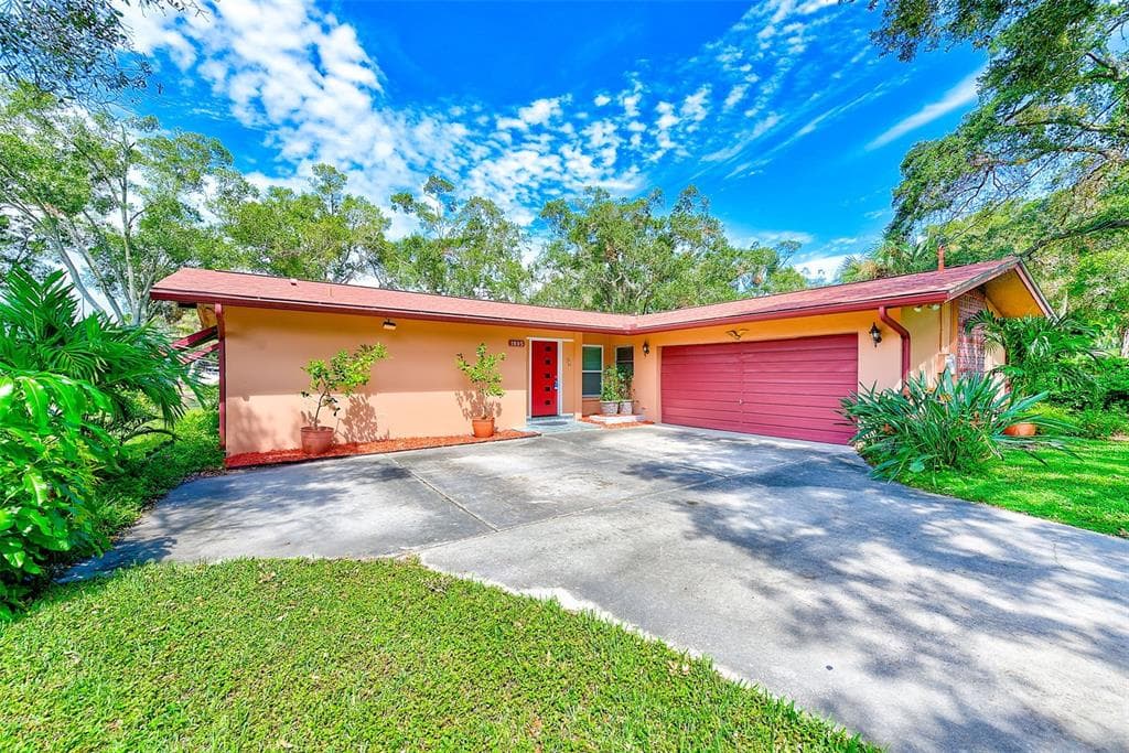 1895 LAKE JUDY LEE DRIVE LARGO, FL 33771