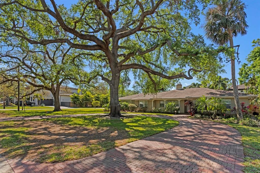 4302 W WOODMERE ROAD TAMPA, FL 33609