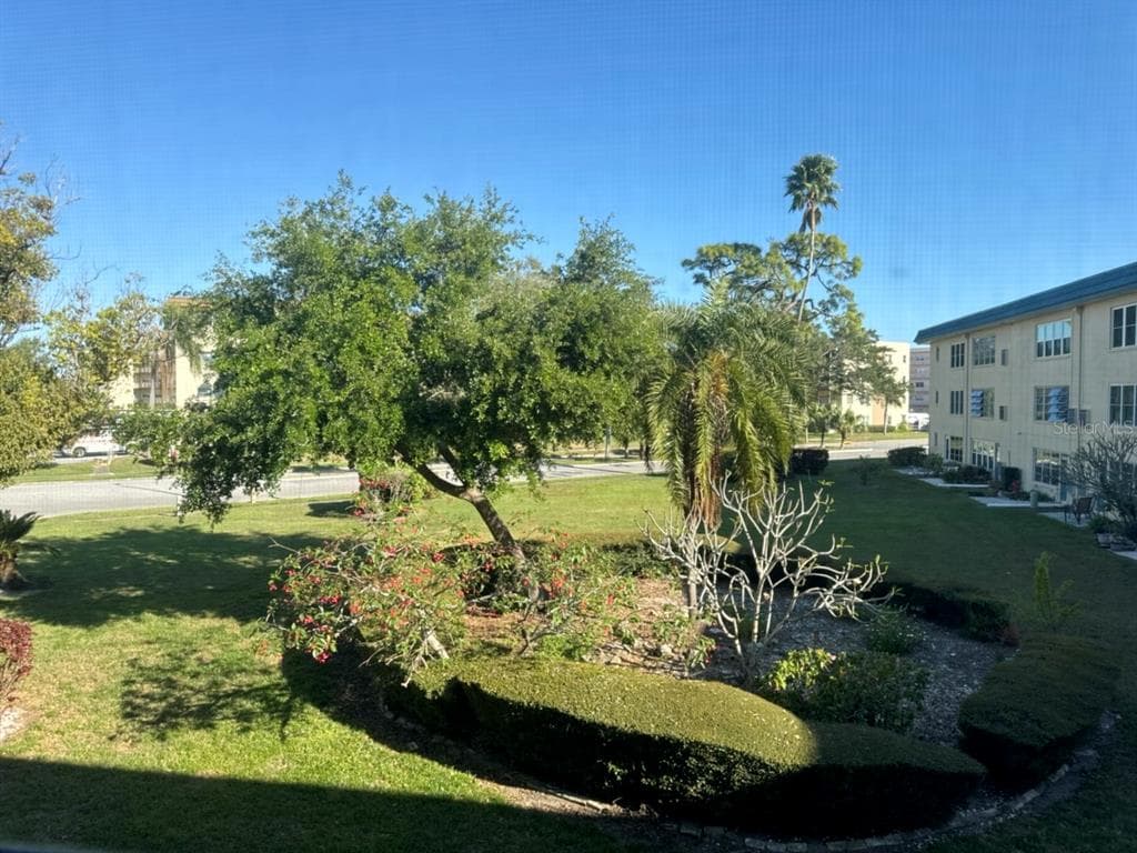 5750 80TH STREET N UNIT B203 ST PETERSBURG, FL 33709