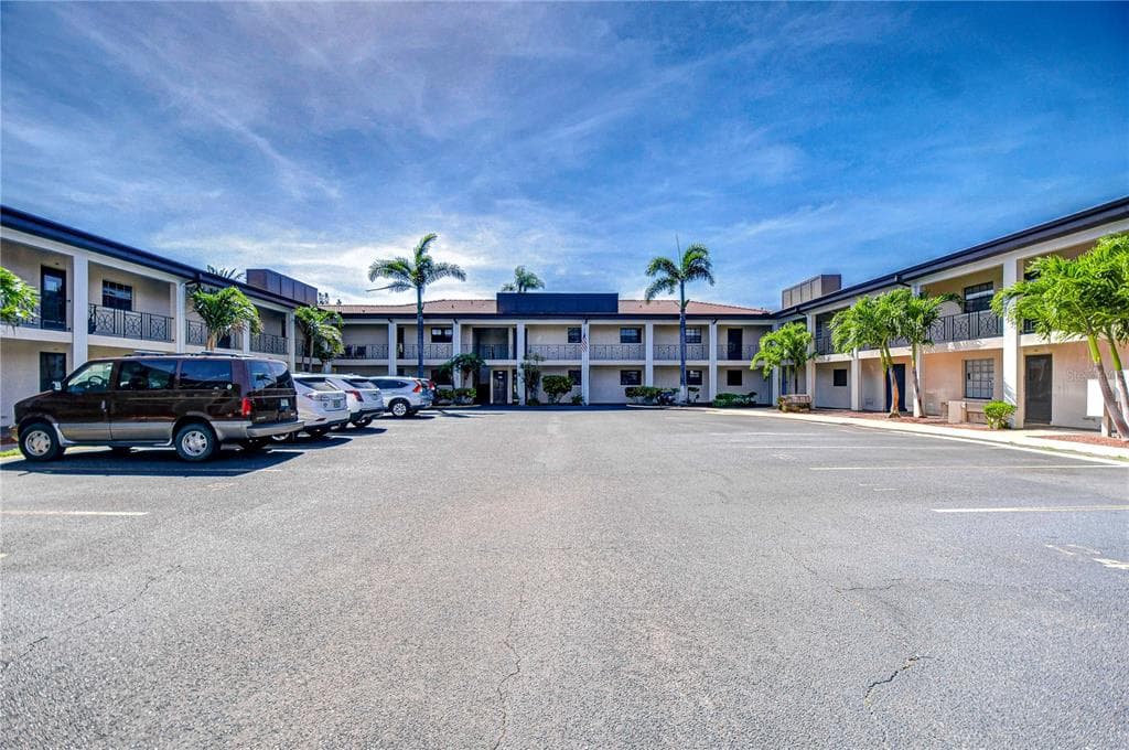 10190 IMPERIAL POINT DRIVE W UNIT 8 LARGO, FL 33774