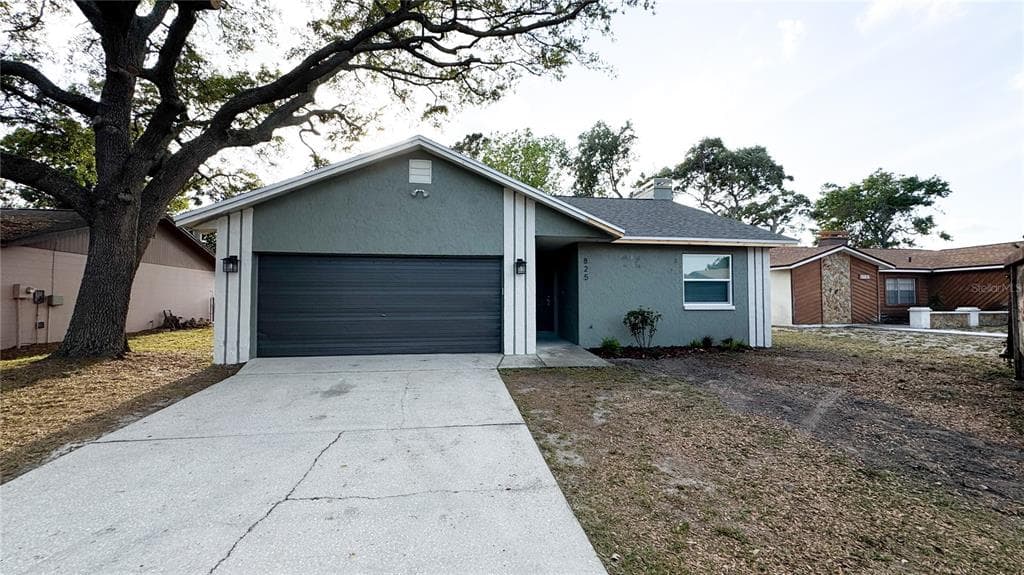 825 SPICEWOOD DRIVE LAKELAND, FL 33801