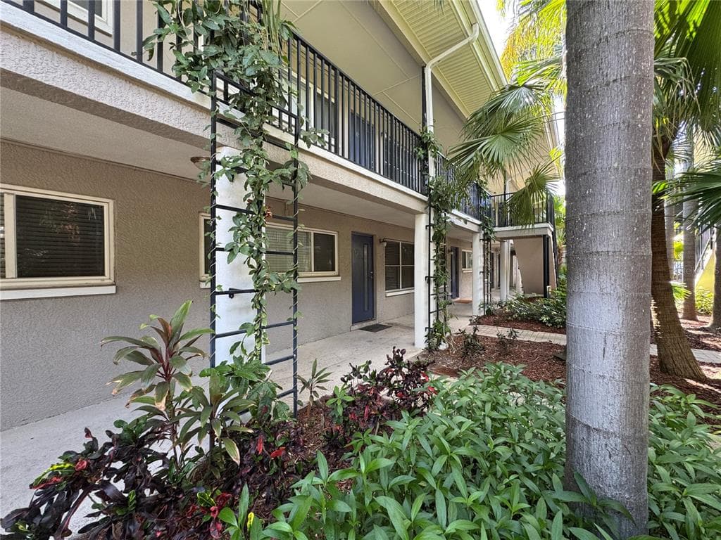 212 S CHURCH AVENUE UNIT 105 TAMPA, FL 33609