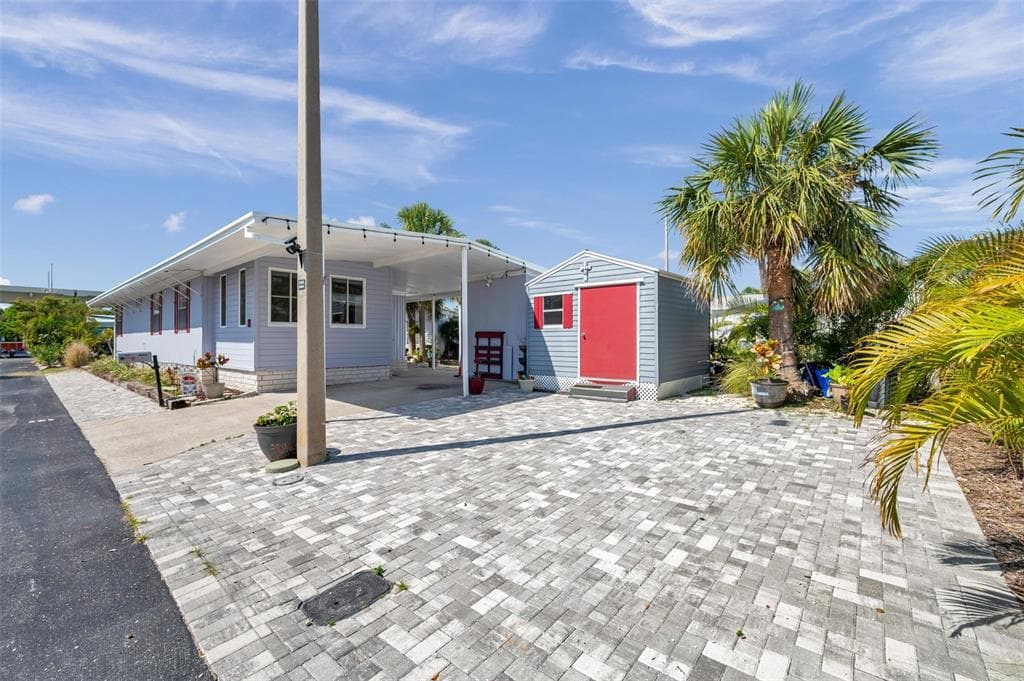 4851 W GANDY BOULEVARD UNIT B3 L8 TAMPA, FL 33611