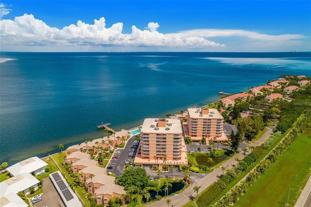 7430 SUNSHINE SKYWAY LANE S UNIT 305 ST PETERSBURG, FL 33711