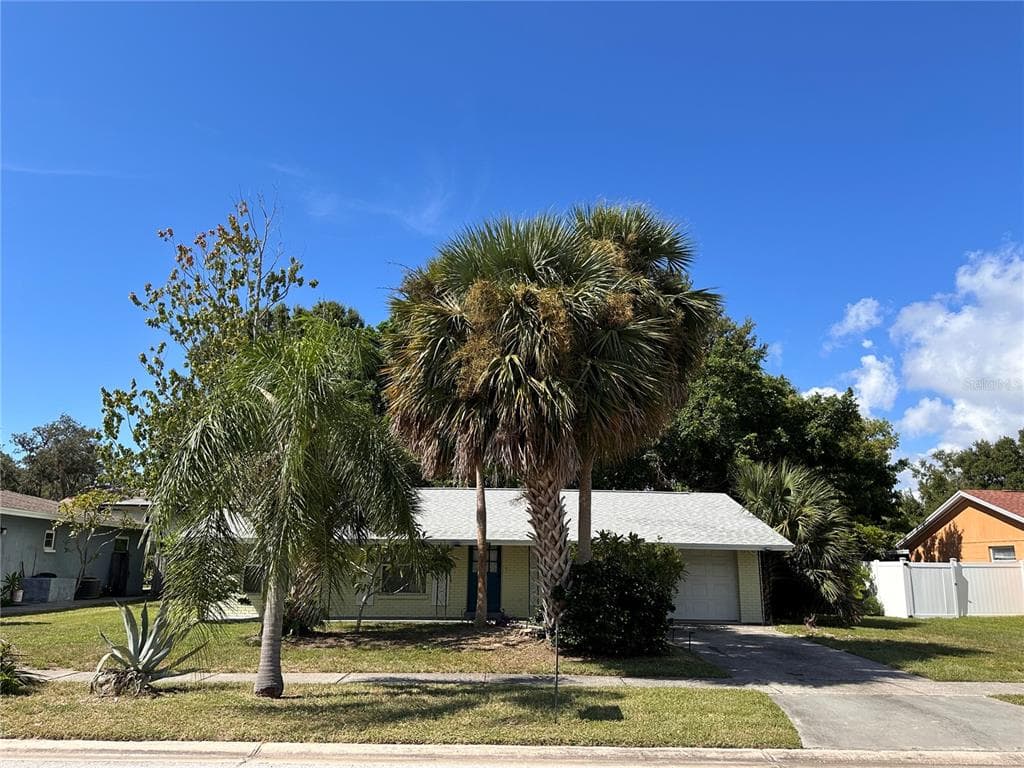 1424 CASTLEWORKS LANE TARPON SPRINGS, FL 34689