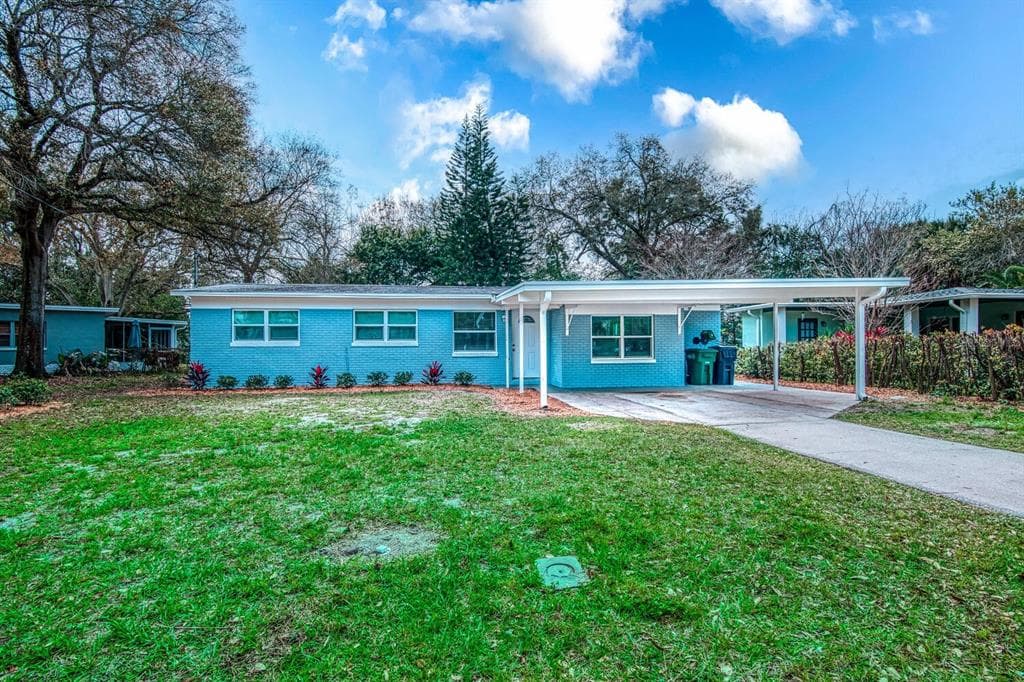 4104 W LAWN AVENUE TAMPA, FL 33611