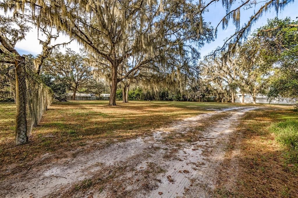 1319 VANCE ROAD PLANT CITY, FL 33566