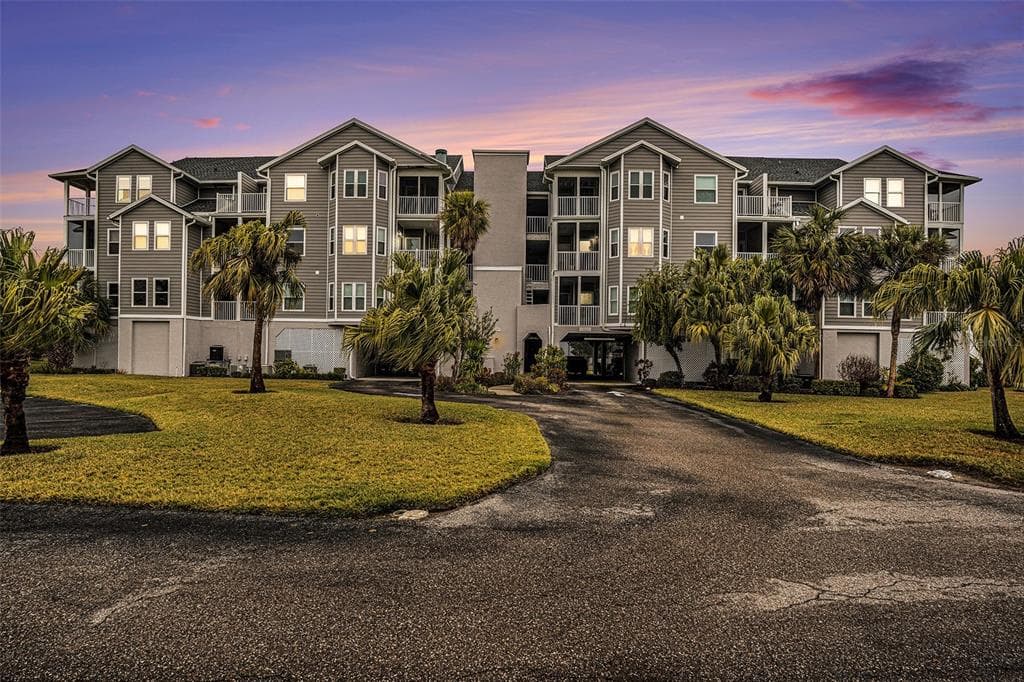 5727 BISCAYNE COURT UNIT 305 NEW PORT RICHEY, FL 34652