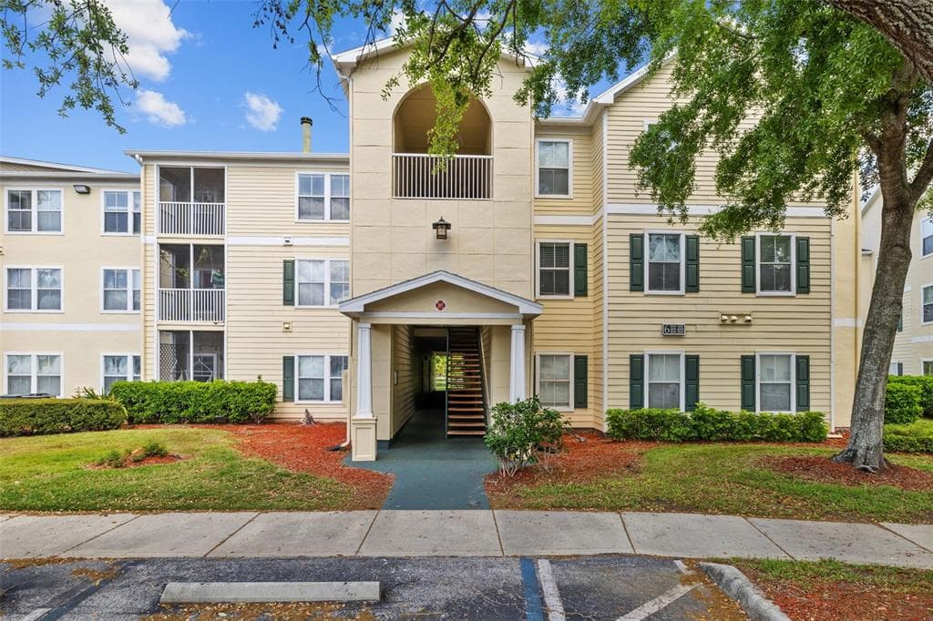 18341 BRIDLE CLUB DRIVE UNIT 18341 TAMPA, FL 33647