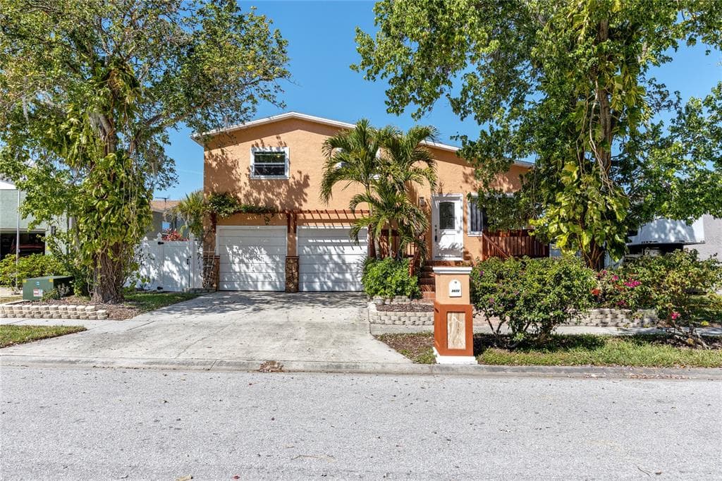 8672 RUE CHATEAUX DRIVE SEMINOLE, FL 33777