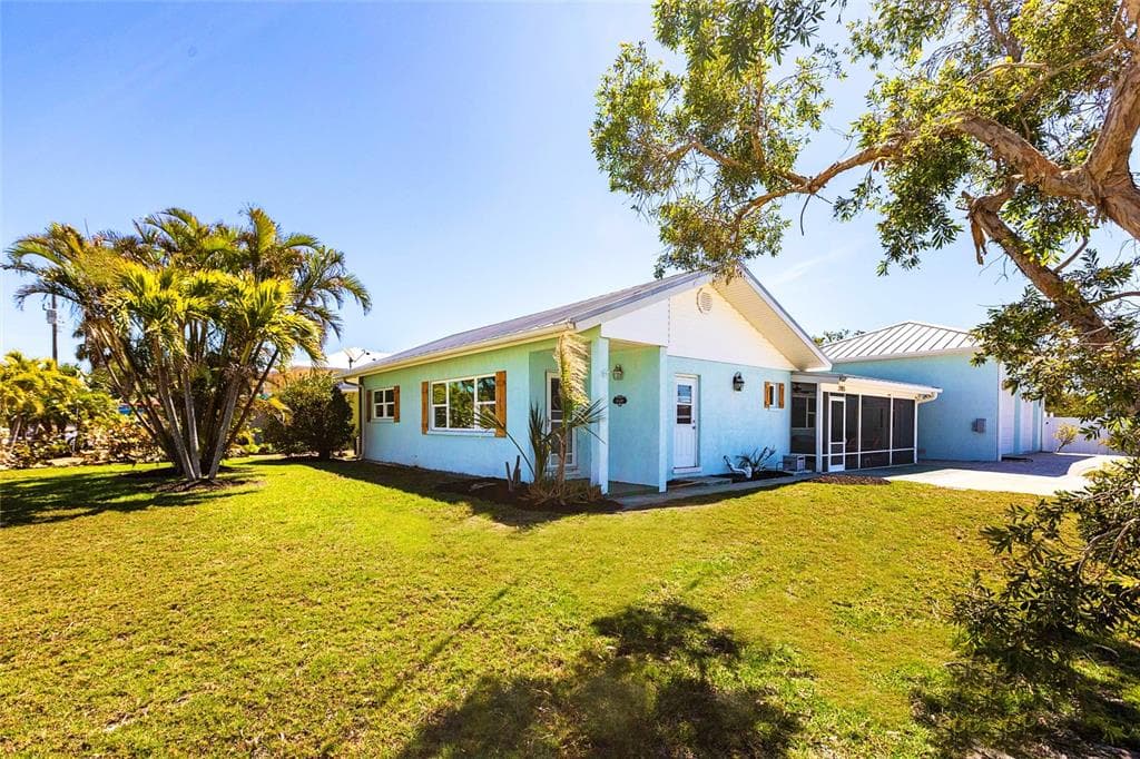 2703 AVENUE B HOLMES BEACH, FL 34217