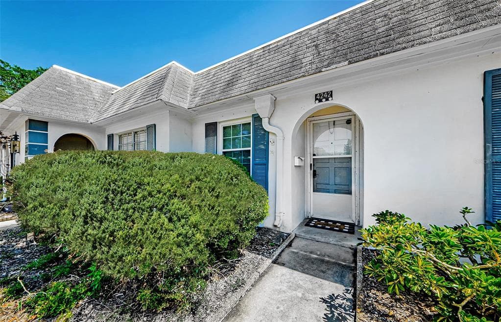 4242 SHELDON PLACE UNIT 4242 NEW PORT RICHEY, FL 34652