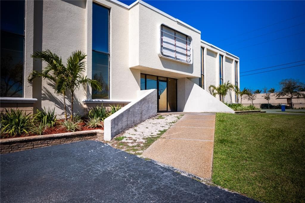 13246 38TH STREET N UNIT 105 CLEARWATER, FL 33762