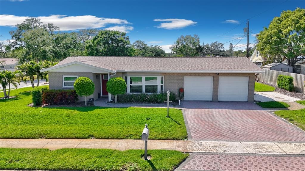 8392 137TH LN SEMINOLE, FL 33776