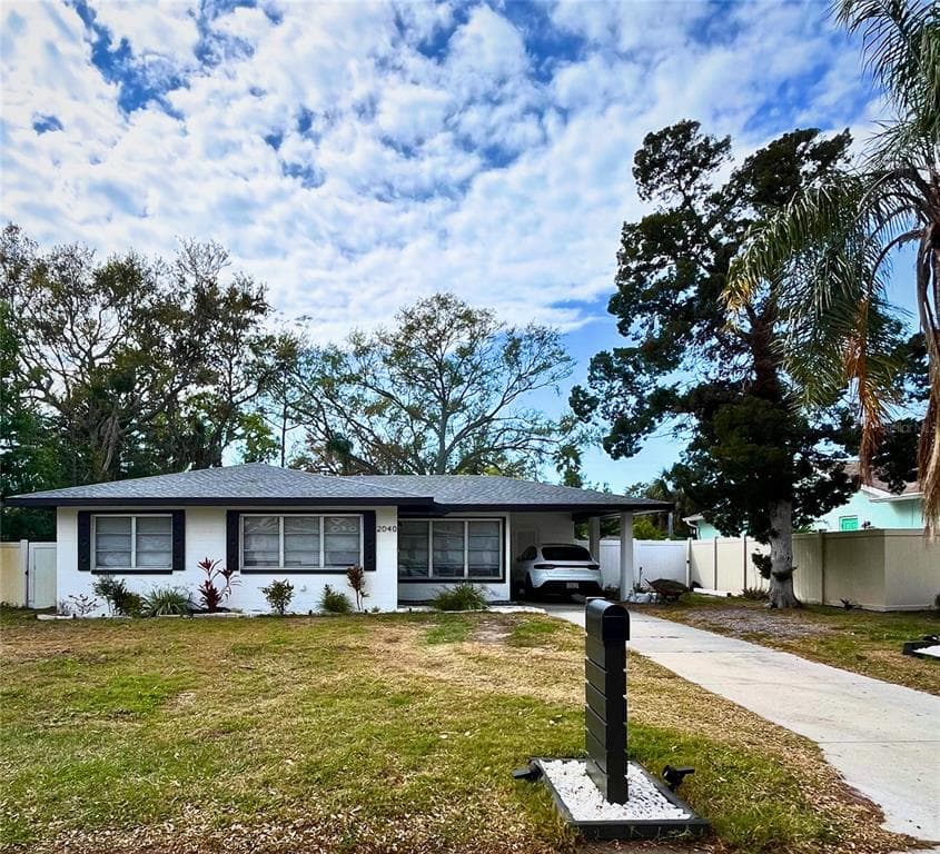 2040 YALE AVENUE DUNEDIN, FL 34698