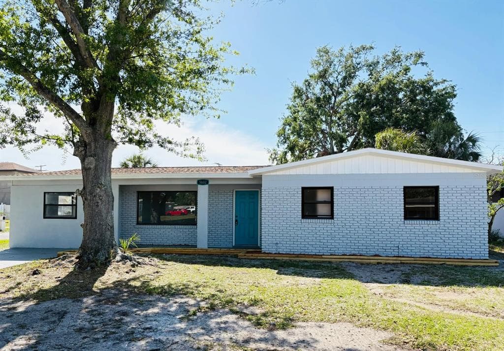 5602 LARIMER DRIVE TAMPA, FL 33615