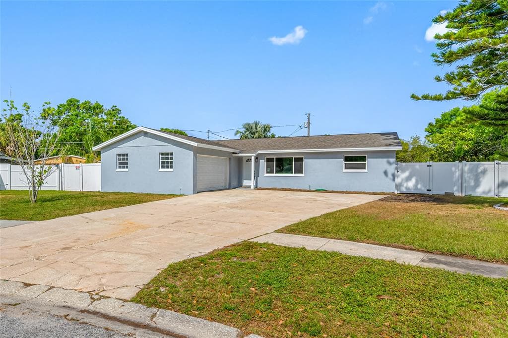 8409 LANTANA DRIVE SEMINOLE, FL 33777