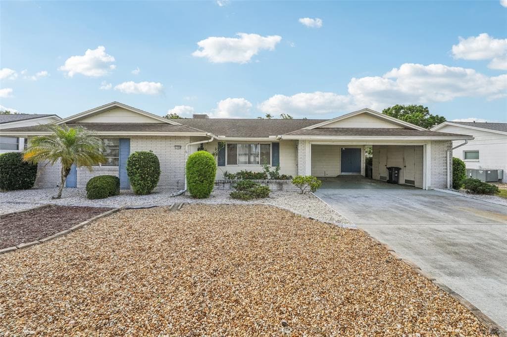 1709 N PEBBLE BEACH BOULEVARD SUN CITY CENTER, FL 33573