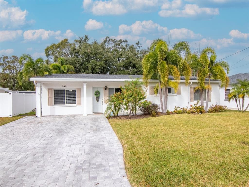 4437 W BAY COURT AVENUE TAMPA, FL 33611