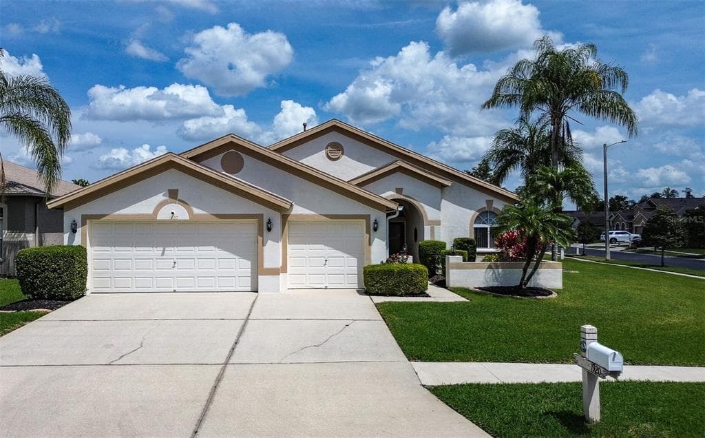1920 FOLKSTONE PLACE WESLEY CHAPEL, FL 33543