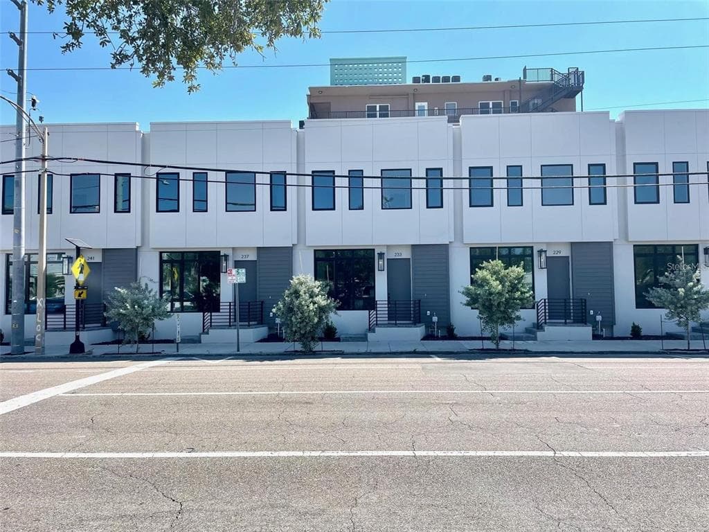 237 8TH STREET N ST PETERSBURG, FL 33701