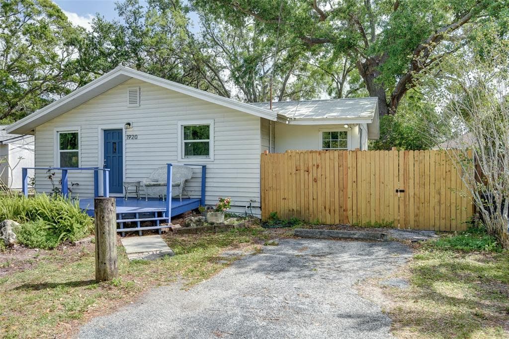 1920 30TH AVENUE E BRADENTON, FL 34208