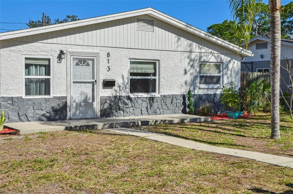 813 89TH AVENUE N ST PETERSBURG, FL 33702