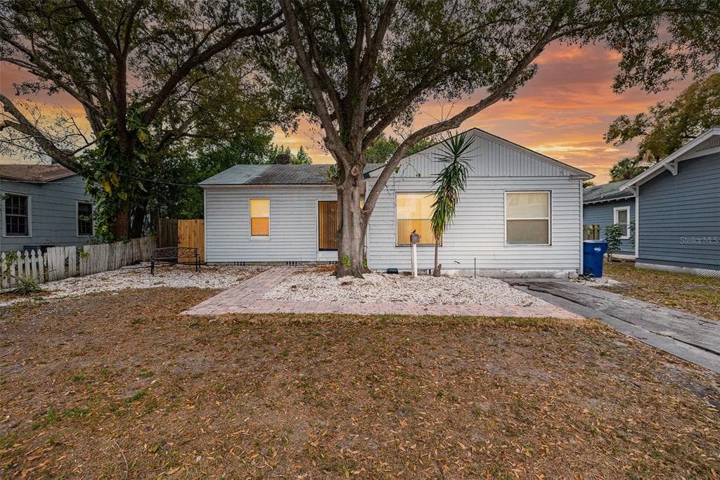 2404 W NORTH B STREET TAMPA, FL 33609