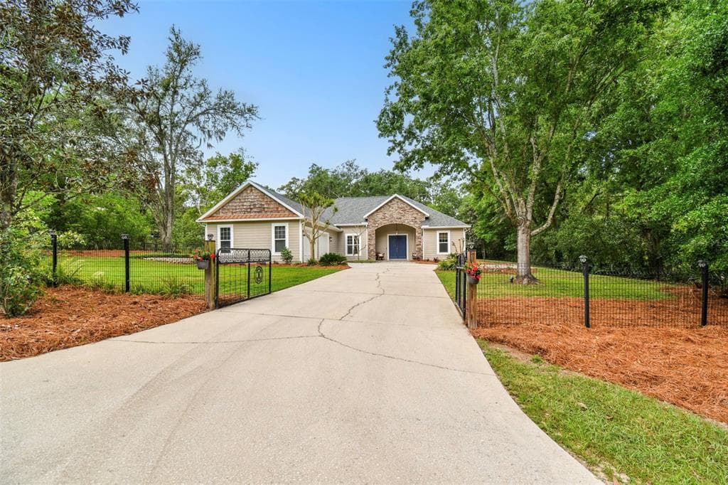 9801 PINE LEAF LANE DADE CITY, FL 33525