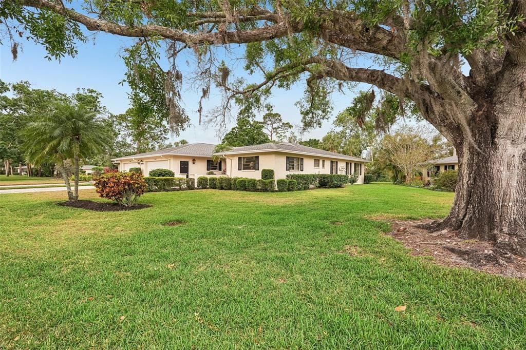 7094 FAIRWAY BEND CIRCLE UNIT 7094 SARASOTA, FL 34243
