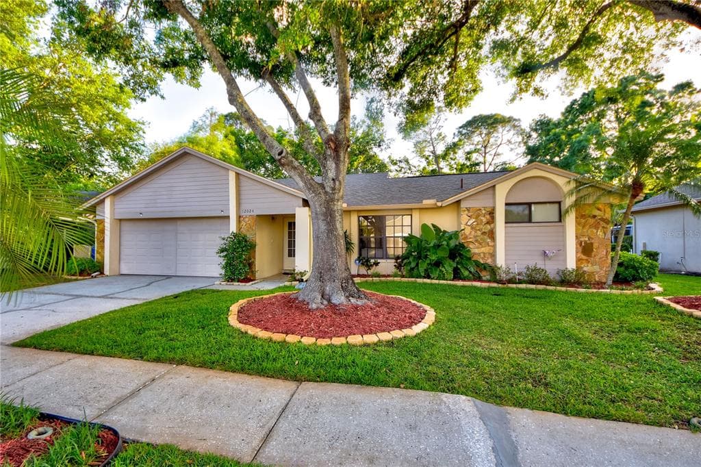 12024 STONE CROSSING CIRCLE TAMPA, FL 33635