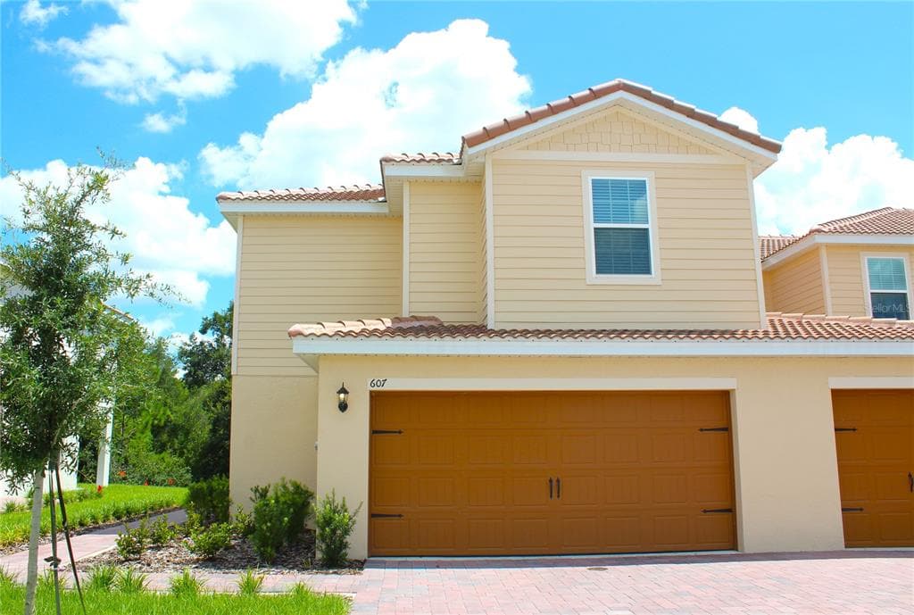 607 BAY LEAF DRIVE POINCIANA, FL 34759