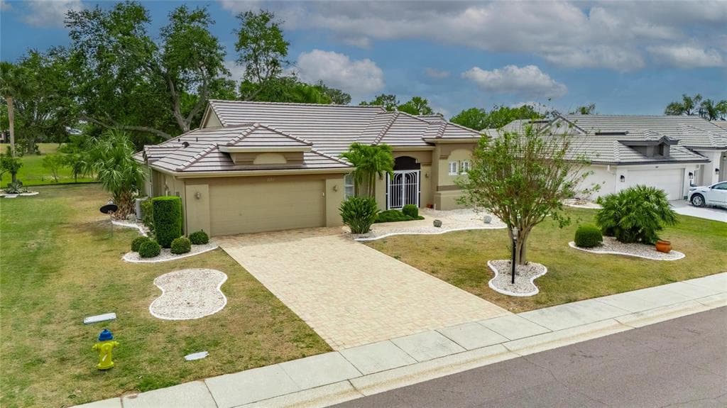 2215 NEW BEDFORD DRIVE SUN CITY CENTER, FL 33573
